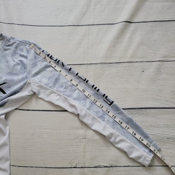 Huk	Size	S Men's Camo Performance Fishing Long Sleeve Top Outdoors Camping - Picture 4 of 6